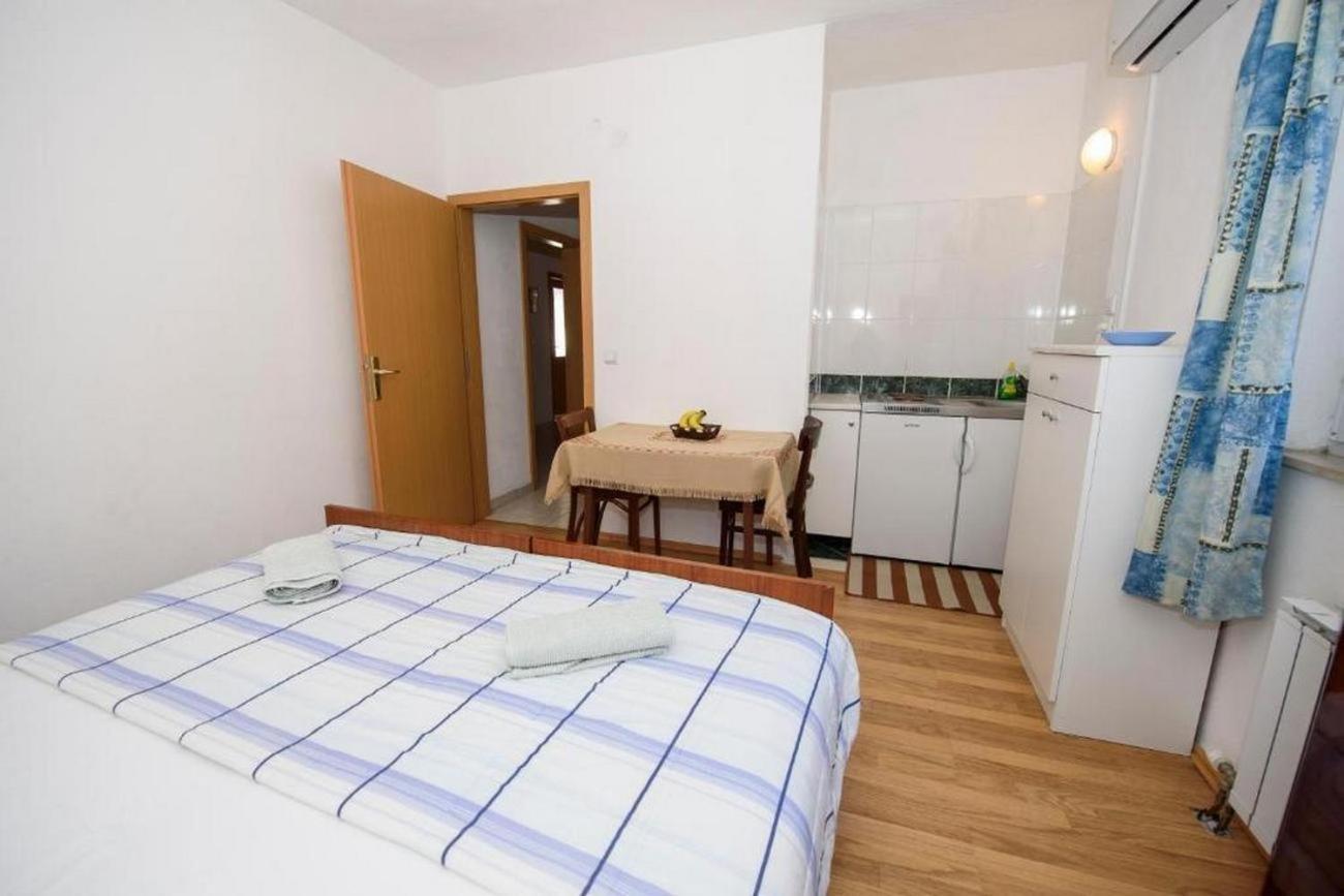 Apartments By The Sea Suhi Potok, Omis - 14555 Jesenice  Habitación foto
